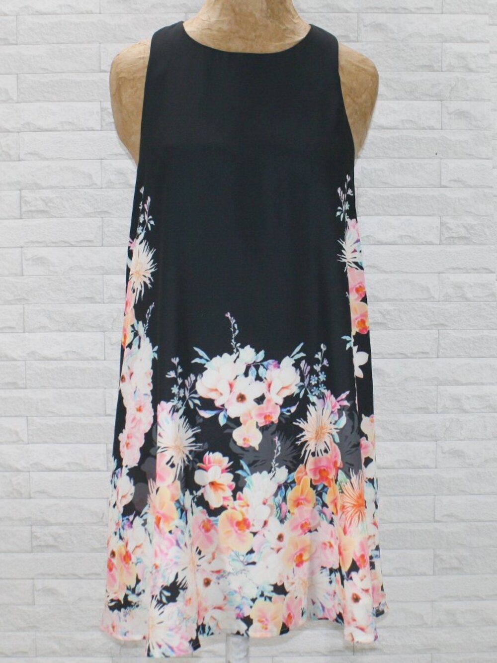 Dress Sleeveless Floral Flowy Casual Resortwear Pastel Flowers Black Medium
